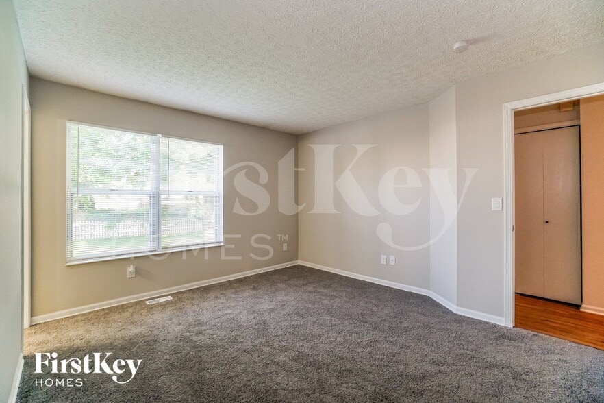Building Photo - 2333 Hunterstown Dr