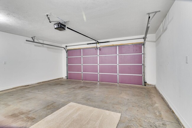 Building Photo - 3 bedroom 2 bath 2 Car Garage with fenced yard  for rent, Hollister, MO