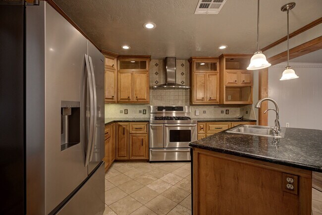 Building Photo - 910 Garver St