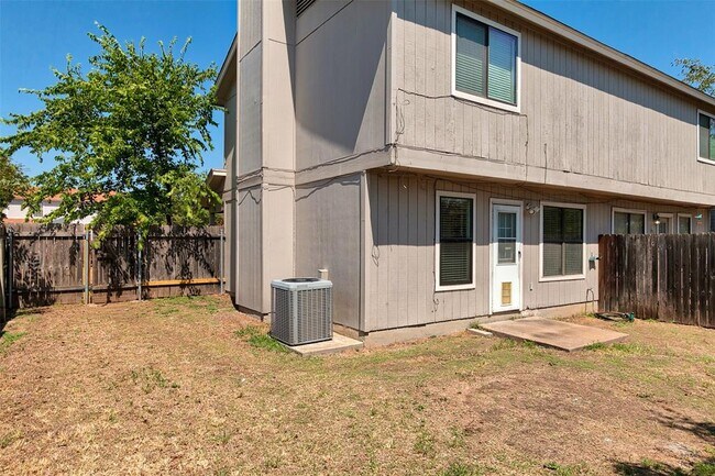 Building Photo - 8811 Springmail Cir