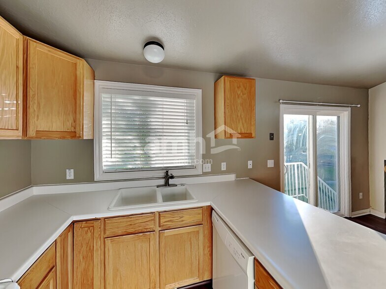 Building Photo - 307 S 1050 E