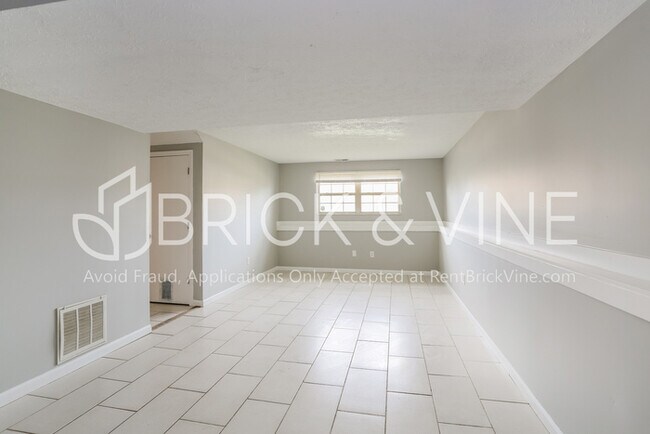 Building Photo - 5727 Sundial Dr