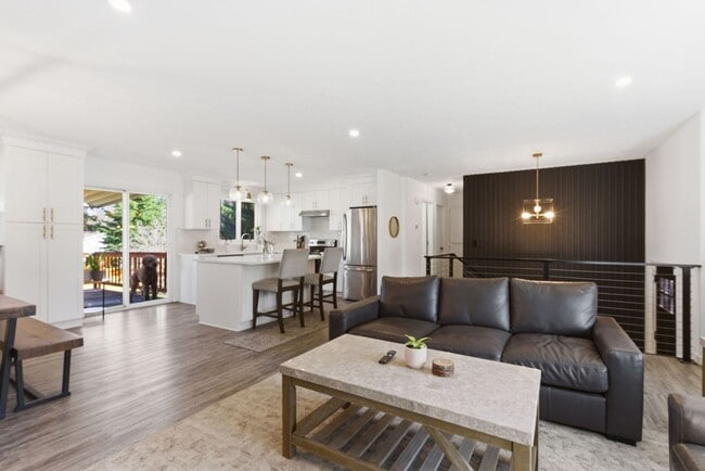 Building Photo - Stunning Fully Renovated 4BR + Bonus on Spokane's South Hill - Chef's Kitchen, 2-Car Garage & Bac...