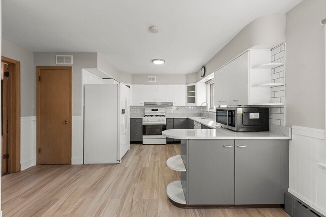 Building Photo - 175 S Harrison Ave