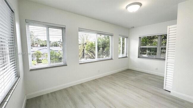 Building Photo - 2240 SW 16th Ct