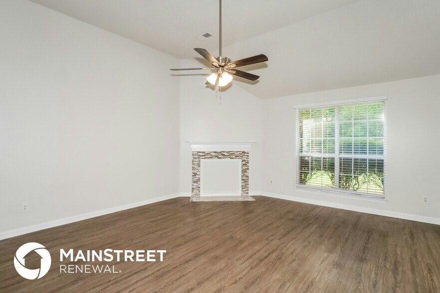 Building Photo - 4451 Lunsford Dr