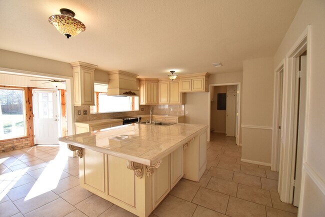 Building Photo - Coming Soon! 3 Bedroom Home On Lake Tyler!