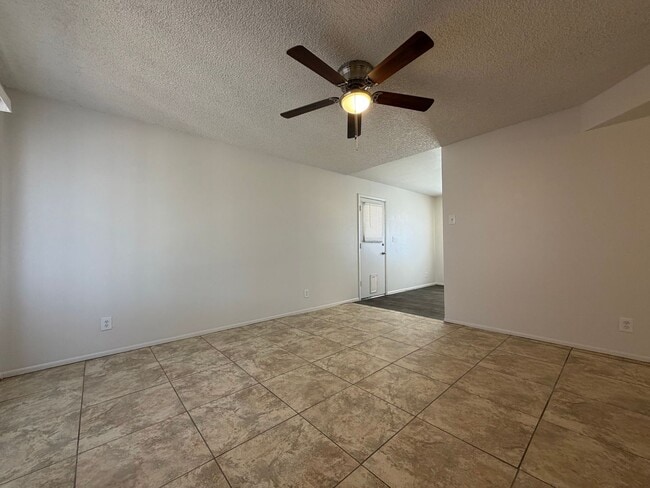 Building Photo - 3Bed 1 Bath Peoria House