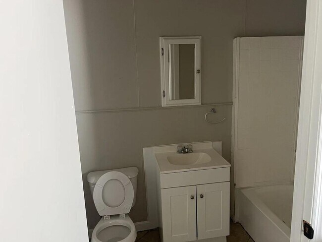 Building Photo - 1644 Brinson St