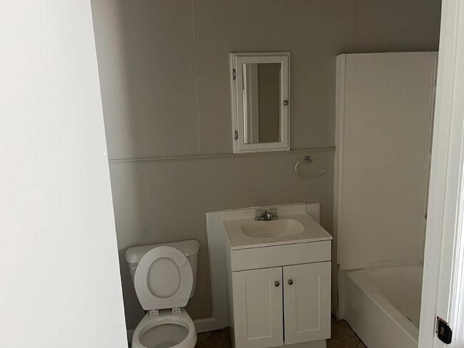 Building Photo - 1664 Brinson St