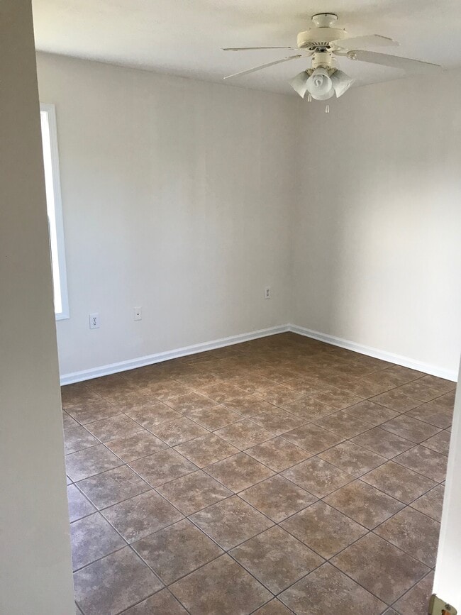 Building Photo - 674 Union St