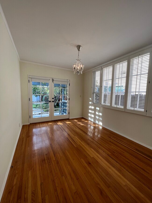 Building Photo - 803 Schumacher Dr