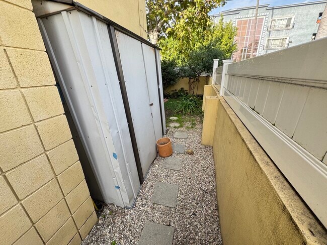 Building Photo - 11500 Rochester Ave