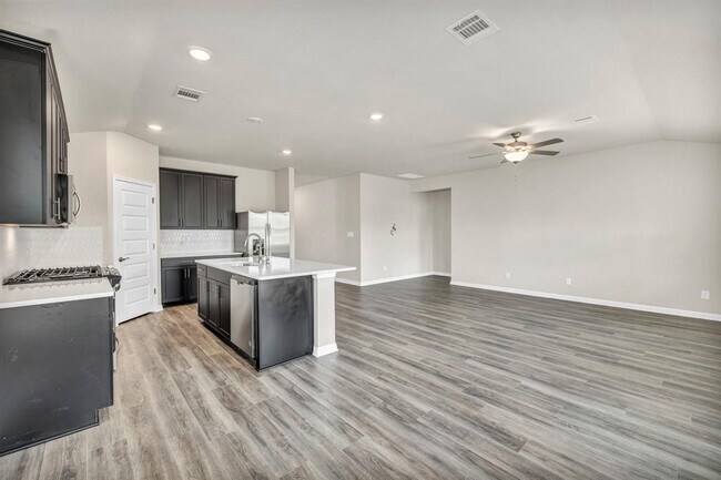 Building Photo - 102 Greenspire Ln