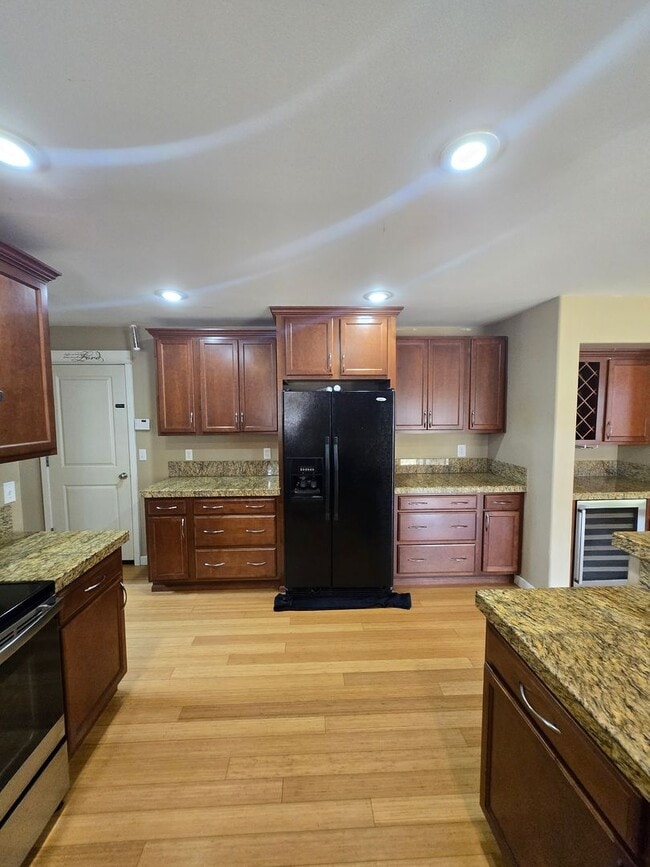 Building Photo - Beautiful 4 Bedroom 2.5 Bath in Rainier