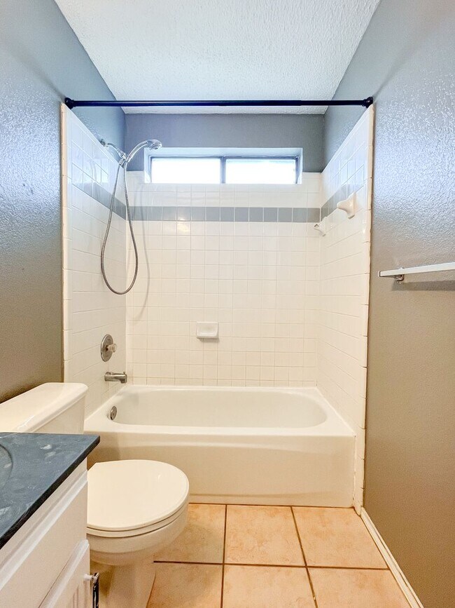 Building Photo - 3406 Bamboo Ln