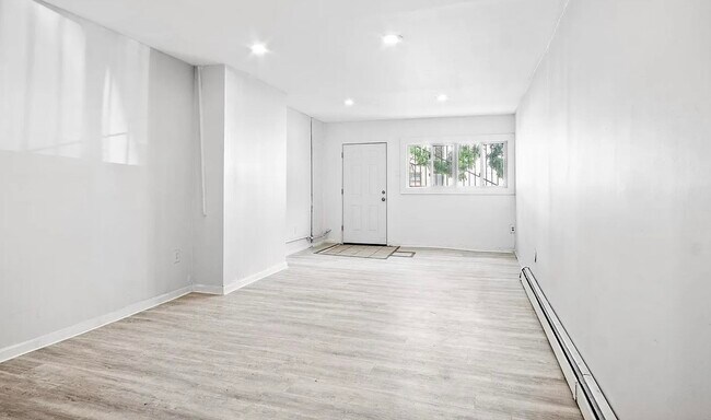 Primary Photo - 1155 Summit Ave