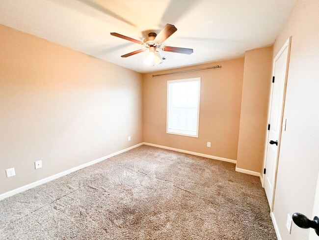 Building Photo - 2 Bedroom 1.5 Bath Townhome