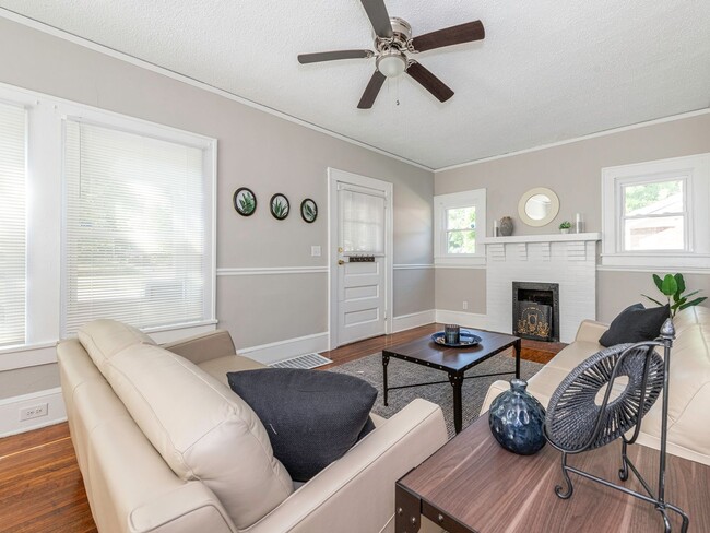 Building Photo - Lovely Two Story, 3 Bedrooms, 2 Bath Home