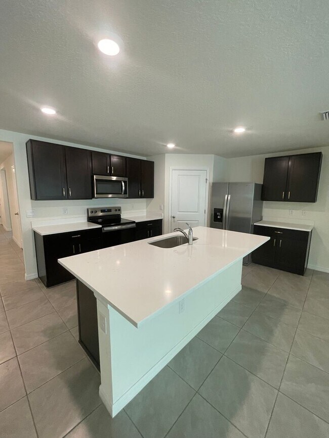 Building Photo - Like-New 4-Bedroom Home in SE Ocala – $1,8...