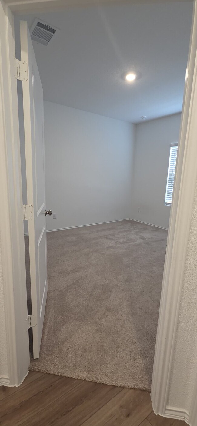 Building Photo - 1261 Aquilla Dr