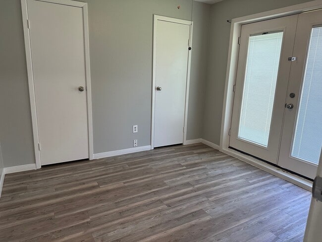 Building Photo - 221 Austin St