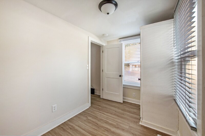 Building Photo - 2755 E Surrey Dr