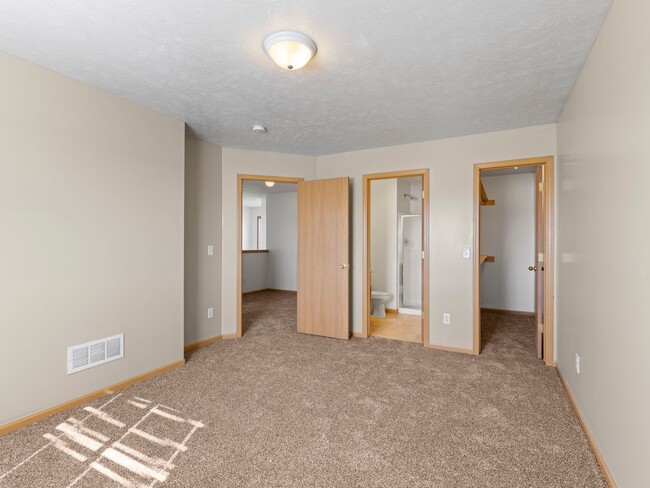 Building Photo - Renter's Dream with Triple Car Garage