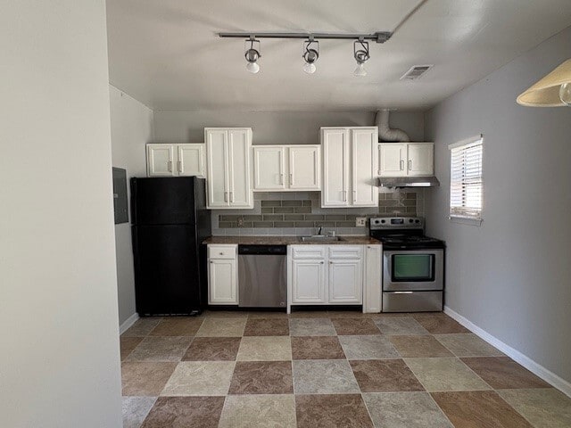 Kitchen - 588 Parkway Dr NE