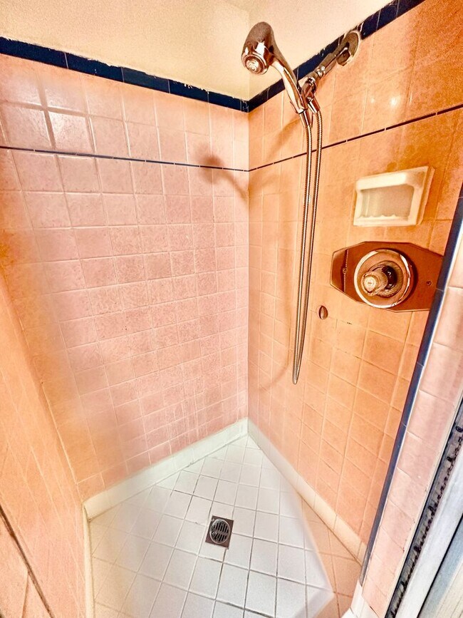 Building Photo - 3204-3208 E Normal Ave