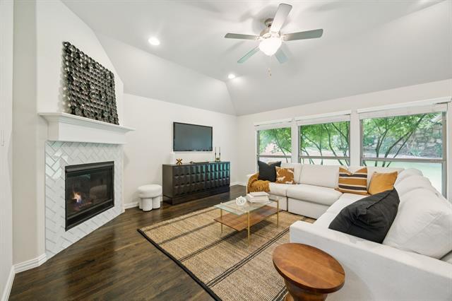 Building Photo - 501 Oak Point Dr