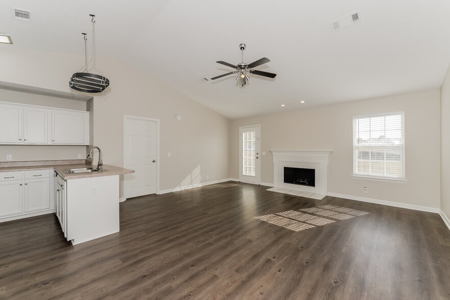 Building Photo - 7409 E Winchester Dr