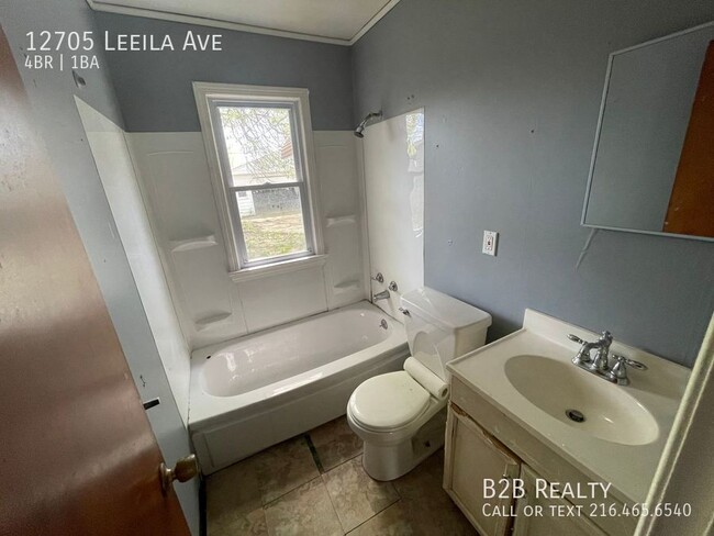 Building Photo - 12705 Leeila Ave