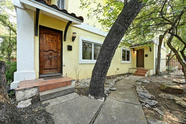 Building Photo - 2829 San Gabriel St