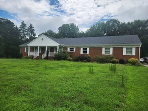 Building Photo - Chesterfield-Winterpock Area- Custom 3 Bed...