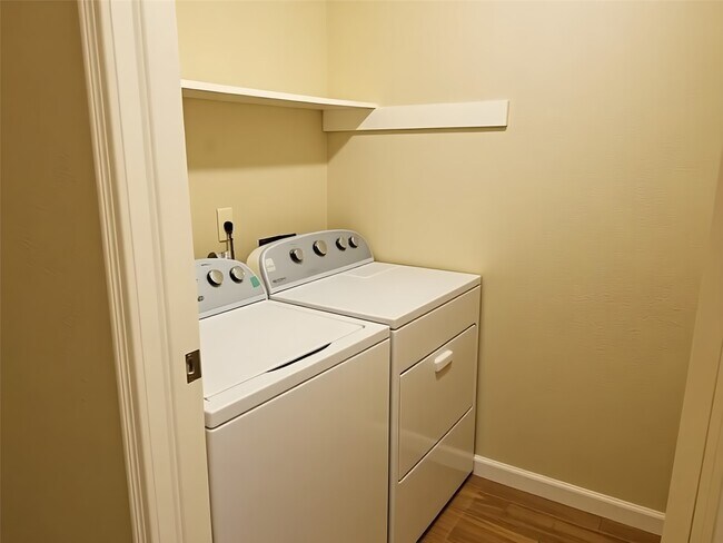 Building Photo - 7400 Bellerive Dr