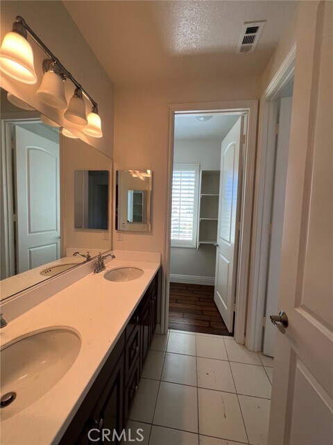 Building Photo - 160 Willowbend