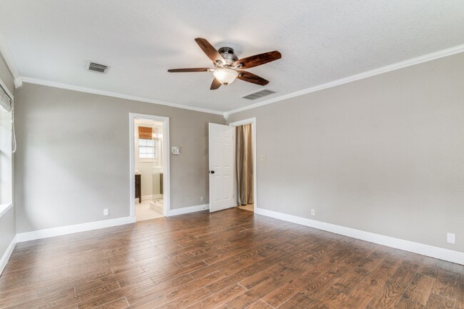 Building Photo - 913 Misty Water Ln