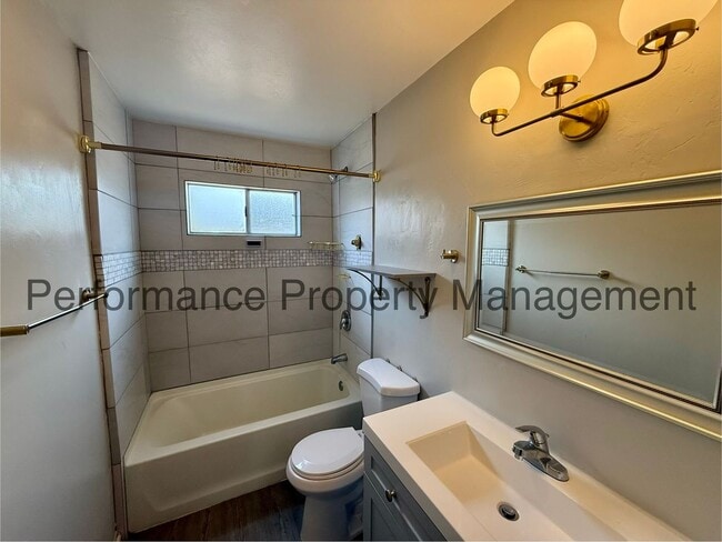 Building Photo - 625 A St