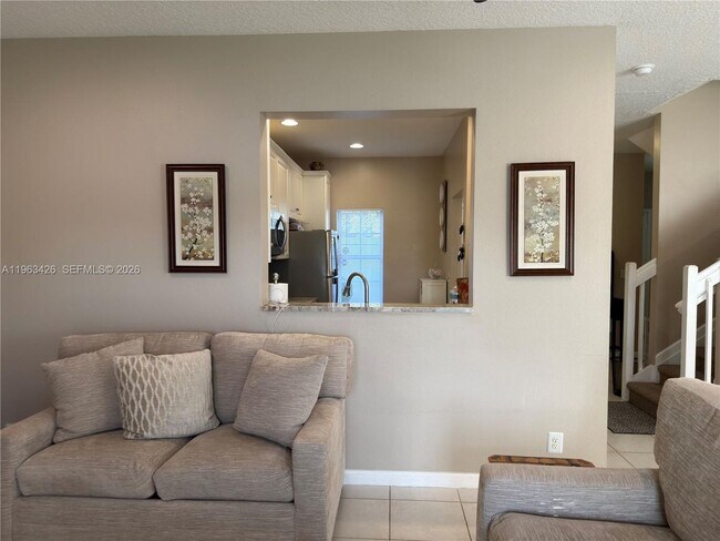 Building Photo - 1651 Hawthorne Pl