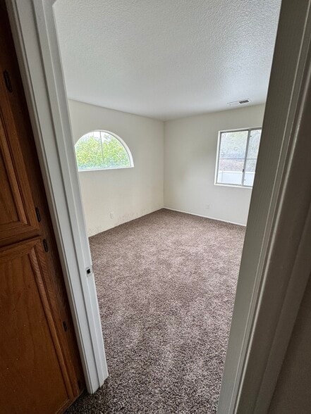 Building Photo - 2250 Saint Croix Ct