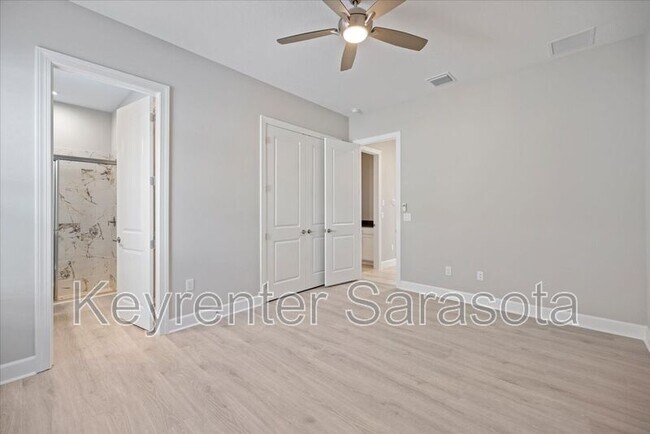 Building Photo - 11140 Wicker Park Pl