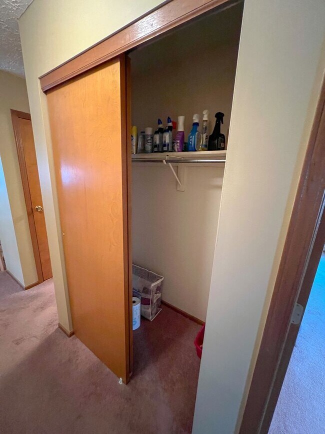 Building Photo - Stunning Rental Home in Indian Creek - Rey...