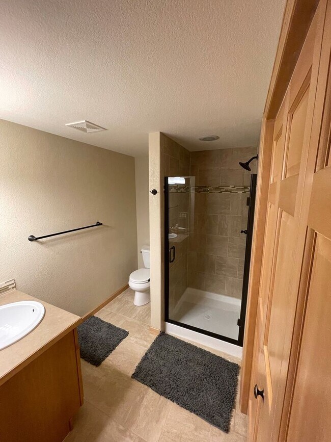 Building Photo - Beautiful Home in Golden Meadows!