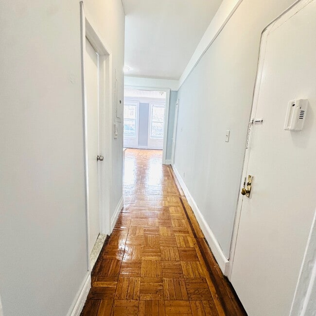 Building Photo - 706 Washington Ave