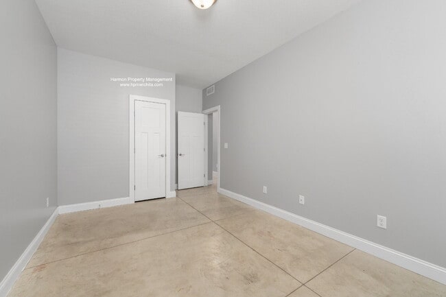 Building Photo - 5527 S Handley St