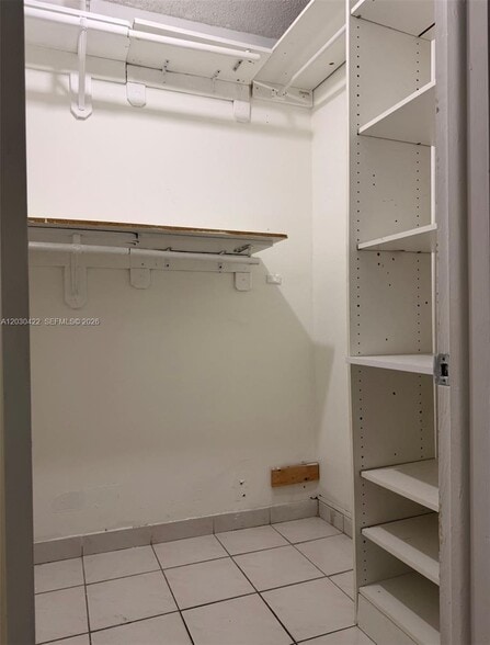 Building Photo - 1035 W 77th St