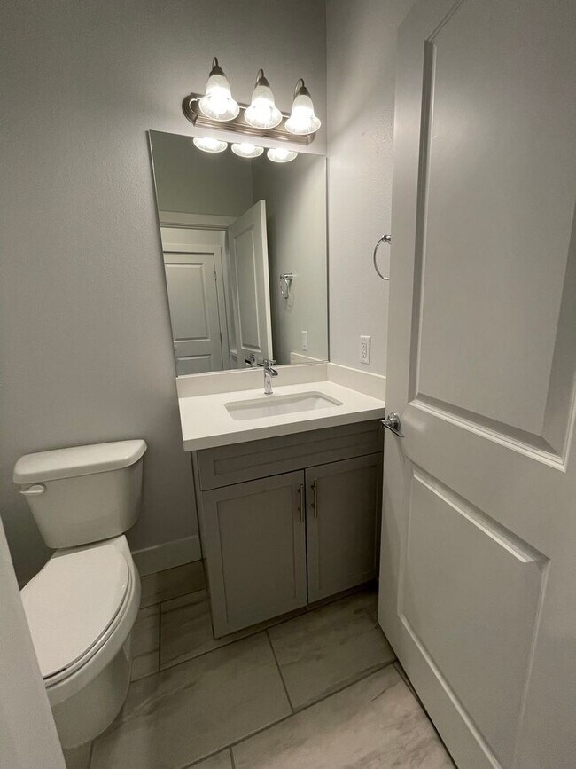 Building Photo - Beautiful Townhome in Providence Gated Com...