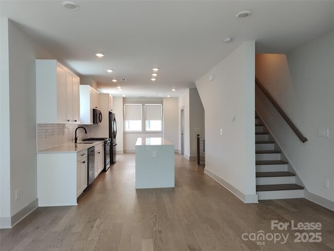 Building Photo - 1037 Wesley Terrace Ave