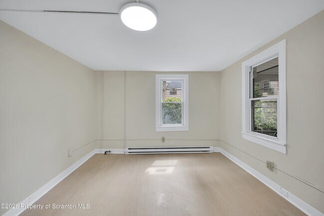 Building Photo - 629 Beech St